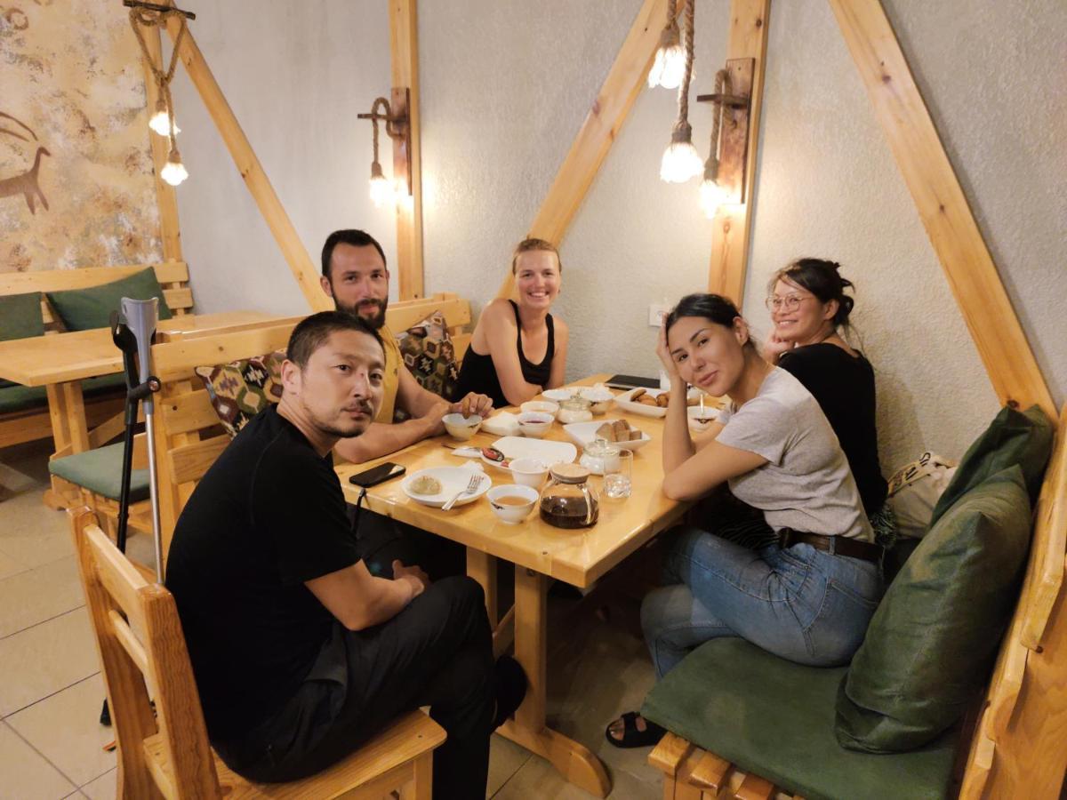 Silkroad Guesthouse Bishkek Ngoại thất bức ảnh