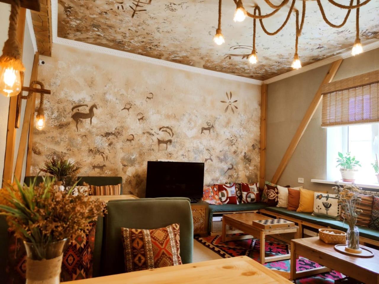 Silkroad Guesthouse Bishkek Ngoại thất bức ảnh