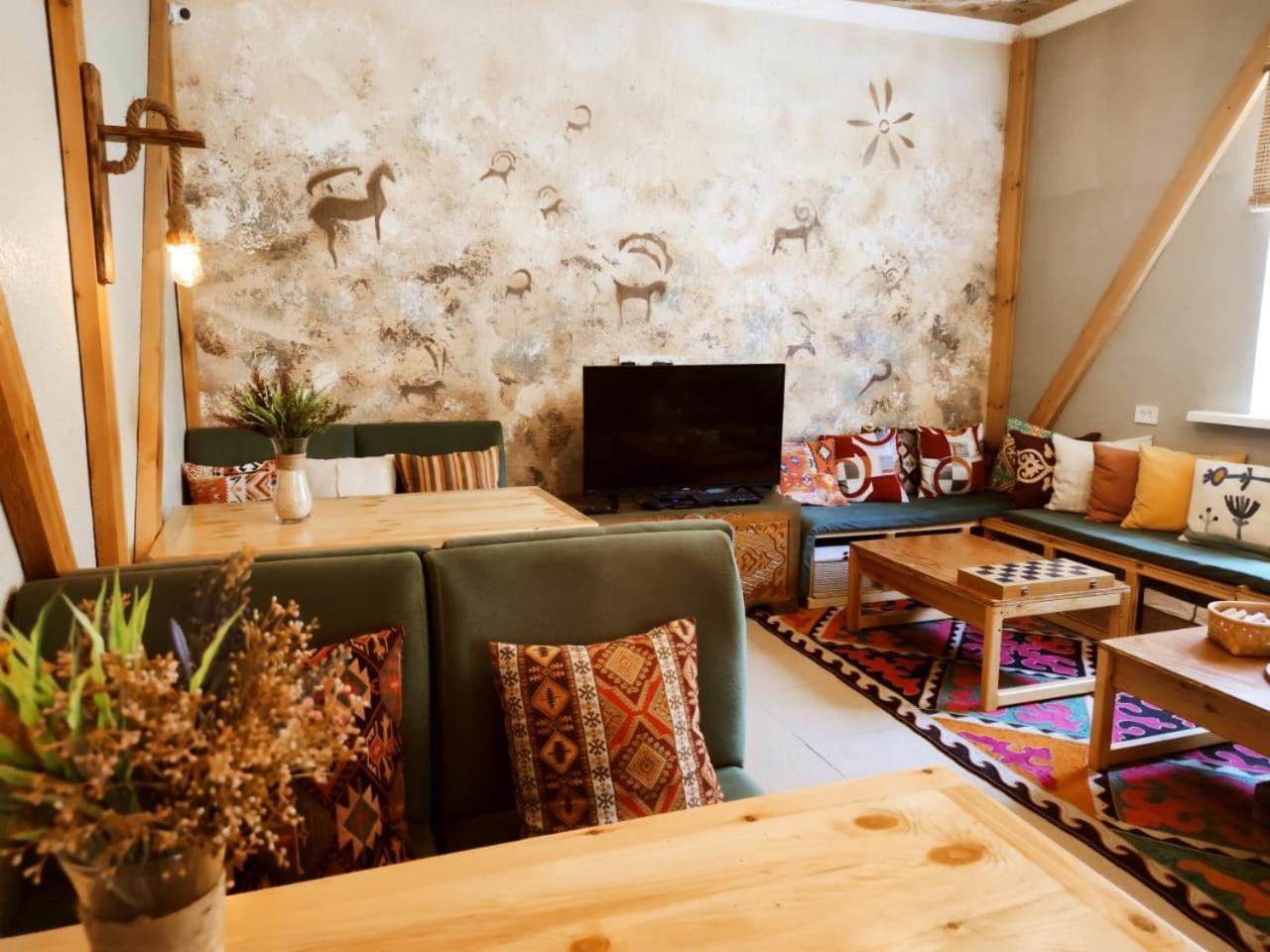 Silkroad Guesthouse Bishkek Ngoại thất bức ảnh