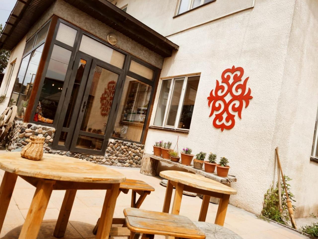 Silkroad Guesthouse Bishkek Ngoại thất bức ảnh